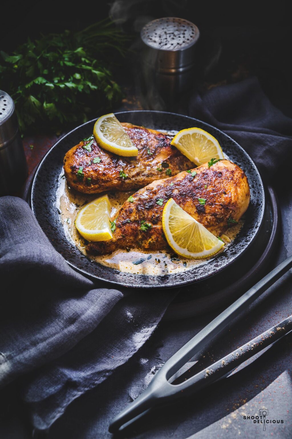 Petto di pollo con fette di limone